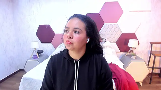 ArielleWilde online show from 11.17.25