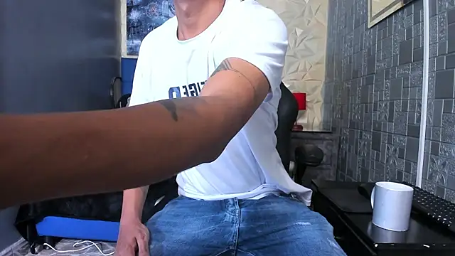 BigMonstercoks69 online show from 03.31.26