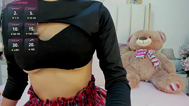 Snapshot of Mhia_Sweet_ chatting on 10.16.25 Mhia Sweet online show from 10.16.25