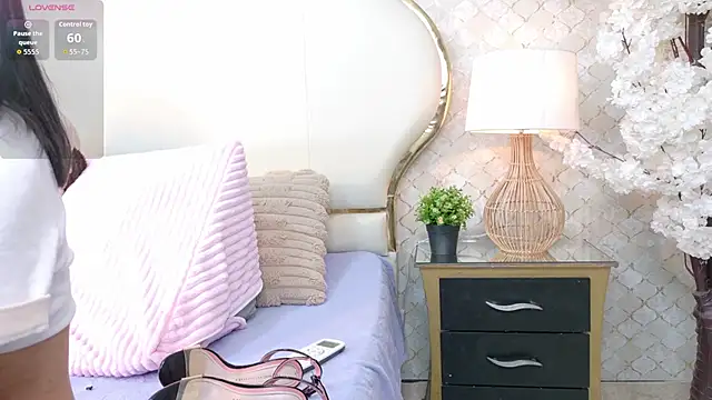 Snapshot of Mhia_Sweet_ chatting on 03.10.26 Mhia Sweet online show from 03.10.26