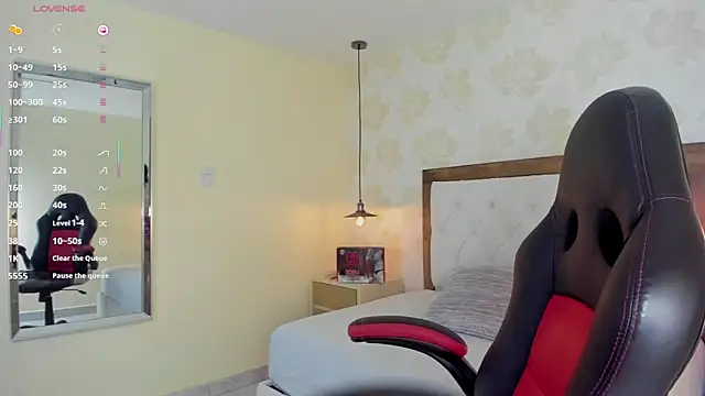 IRISCLARK1 online show from 11.08.25