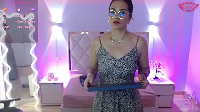 Rosalind tay online show from 02.24.26