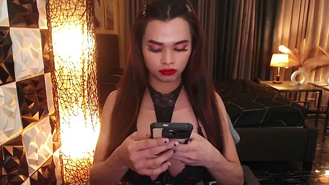 Snapshot of BigCockMaxineTS chatting on 09.20.25 BigCockMaxineTS online show from 09.20.25