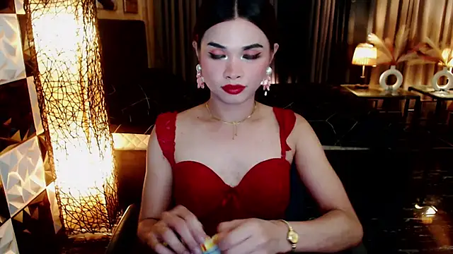 Snapshot of BigCockMaxineTS chatting on 10.03.25 BigCockMaxineTS online show from 10.03.25