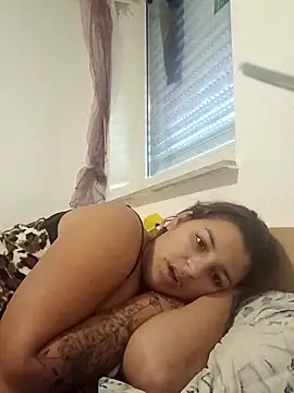 Snapshot of Emanuela5467 chatting on 09.22.25 Emanuela5467 online show from 09.22.25