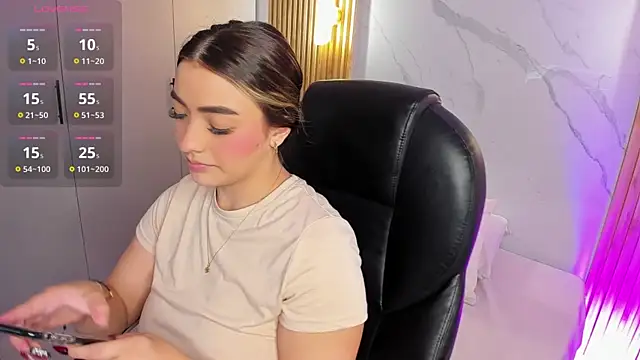 KYLIE JONES6 online show from 10.11.25