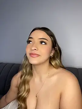 KYLIE JONES6 online show from 10.17.25