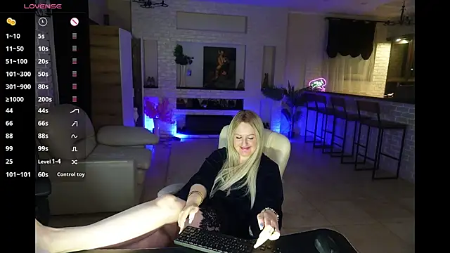 Snapshot of MariemLui chatting on 06.13.26 MariemLui online show from 06.13.26