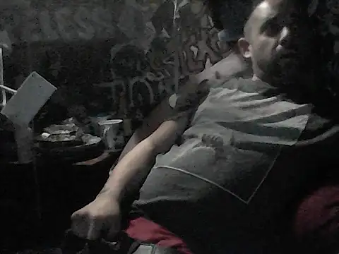 Snapshot of Twoslipperywhenwett chatting on 12.13.25 Twoslipperywhenwett online show from 12.13.25