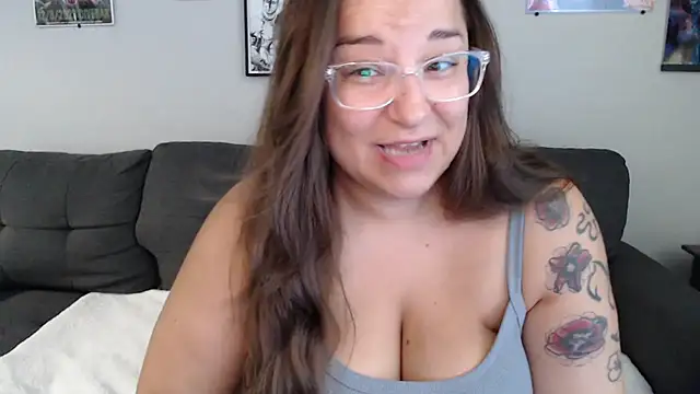 Snapshot of MoonBalloons chatting on 09.13.25 MoonBalloons online show from 09.13.25