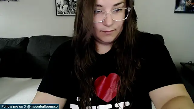 Snapshot of MoonBalloons chatting on 09.28.25 MoonBalloons online show from 09.28.25