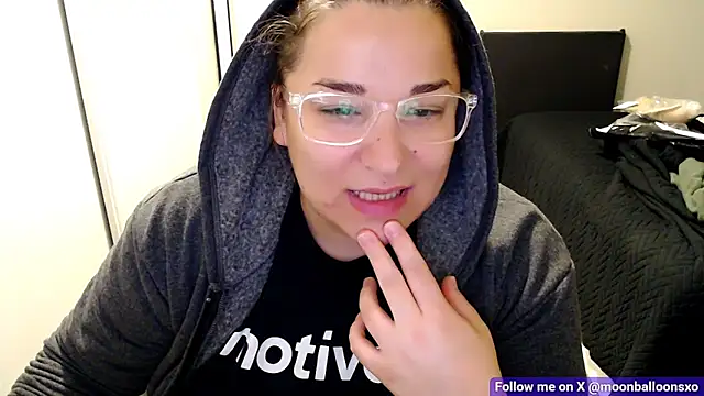 Snapshot of MoonBalloons chatting on 11.16.25 MoonBalloons online show from 11.16.25