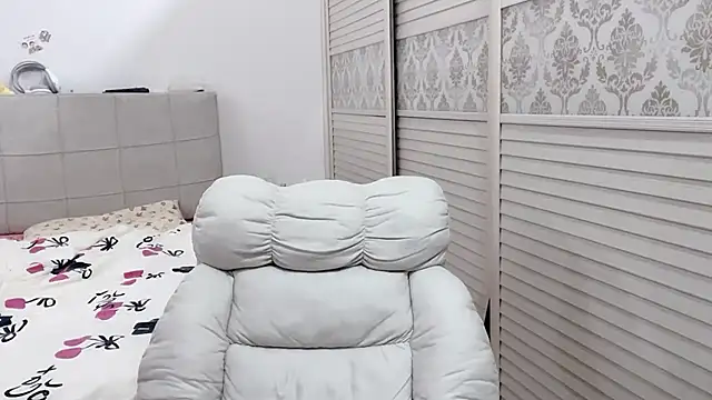 Holiland online show from 11.17.25