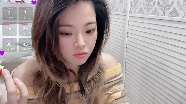 Holiland online show from 12.17.25