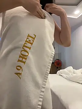 Meii-meyy online show from 10.21.25