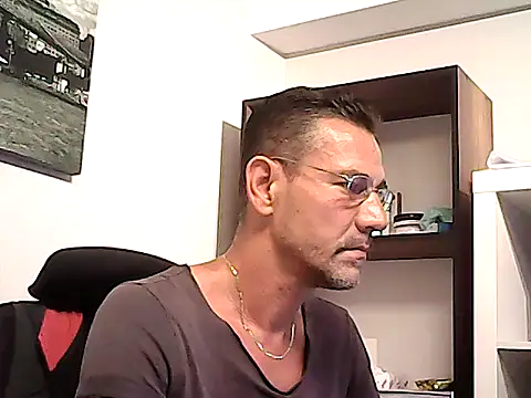 Snapshot of mastercharisma35 chatting on 06.05.26 mastercharisma35 online show from 06.05.26