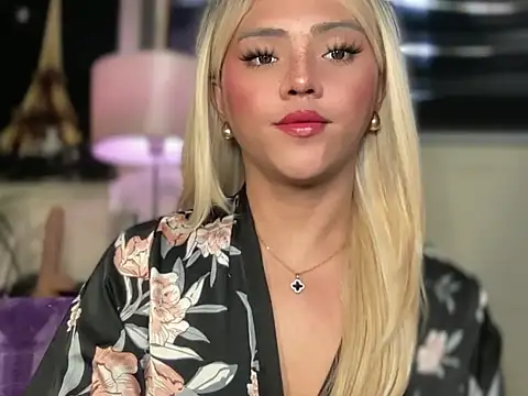 Snapshot of calimonroe chatting on 09.26.25 calimonroe online show from 09.26.25