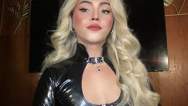 Snapshot of calimonroe chatting on 11.26.25 calimonroe online show from 11.26.25