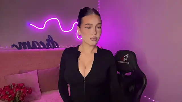 Snapshot of mistress_of_hearts chatting on 11.06.25 mistress of hearts online show from 11.06.25