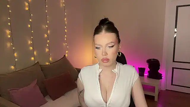 Snapshot of mistress_of_hearts chatting on 03.05.26 mistress of hearts online show from 03.05.26