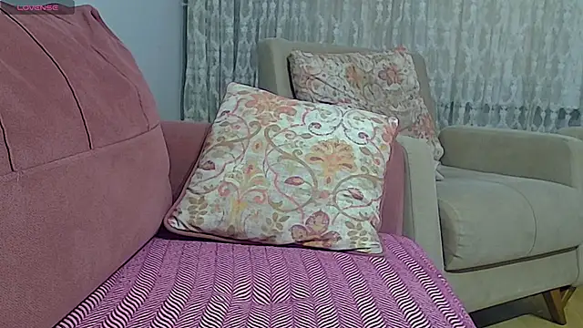 Snapshot of true2_couple chatting on 11.30.25 true2 couple online show from 11.30.25