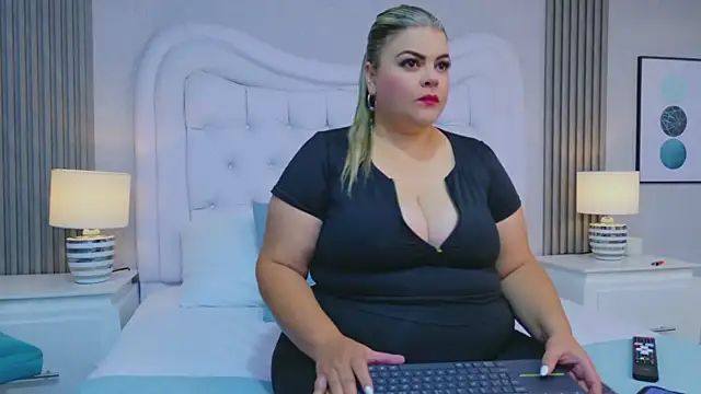 Snapshot of KiimBrooks chatting on 01.15.26 KiimBrooks online show from 01.15.26