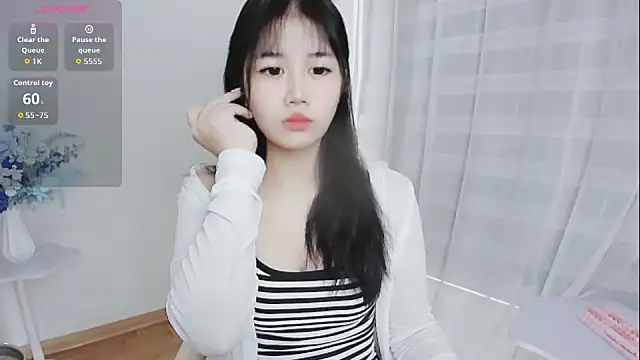 Snapshot of -Rose-Lucky- chatting on 10.01.25 -Rose-Lucky- online show from 10.01.25