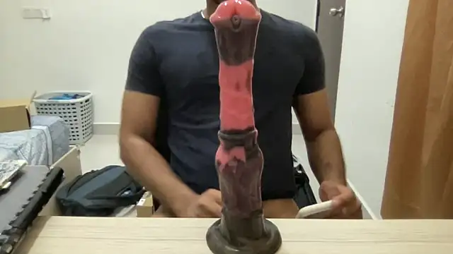 Hotmaskedboi online show from 02.10.26