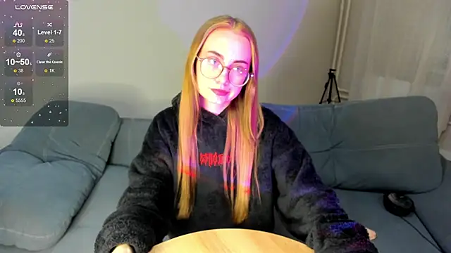 Snapshot of MewStella chatting on 09.22.25 MewStella online show from 09.22.25