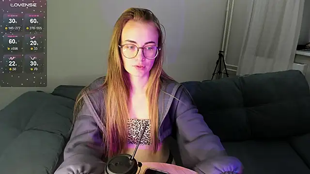 Snapshot of MewStella chatting on 10.24.25 MewStella online show from 10.24.25