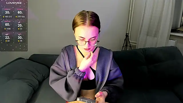 Snapshot of MewStella chatting on 10.29.25 MewStella online show from 10.29.25