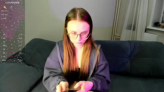 Snapshot of MewStella chatting on 12.03.25 MewStella online show from 12.03.25