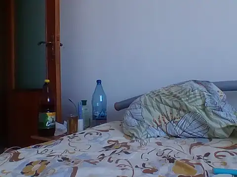 Snapshot of hugecock4u1990 chatting on 10.31.25 hugecock4u1990 online show from 10.31.25