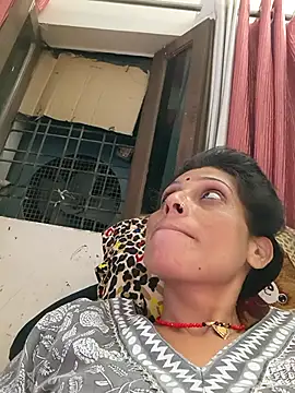 Snapshot of ISHANI-SINGH chatting on 10.14.25 ISHANI-SINGH online show from 10.14.25