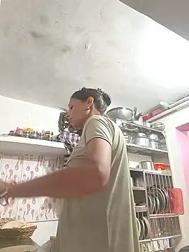 Snapshot of ISHANI-SINGH chatting on 11.18.25 ISHANI-SINGH online show from 11.18.25