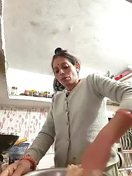 Snapshot of ISHANI-SINGH chatting on 11.18.25 ISHANI-SINGH online show from 11.18.25