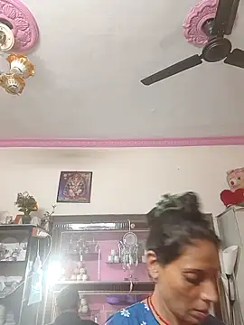 Snapshot of ISHANI-SINGH chatting on 11.19.25 ISHANI-SINGH online show from 11.19.25