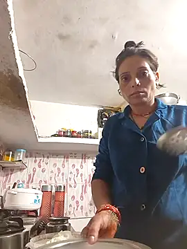 Snapshot of ISHANI-SINGH chatting on 11.28.25 ISHANI-SINGH online show from 11.28.25