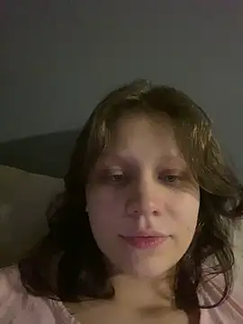 Snapshot of Lunliss chatting on 09.27.25 Lunliss online show from 09.27.25