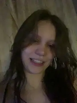 Snapshot of Lunliss chatting on 11.22.25 Lunliss online show from 11.22.25