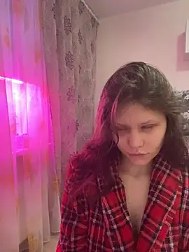 Snapshot of Lunliss chatting on 11.29.25 Lunliss online show from 11.29.25