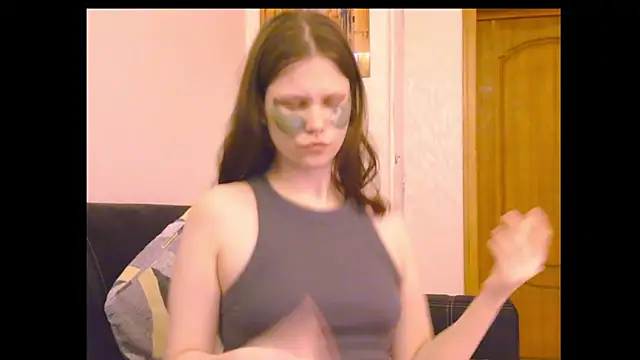 Snapshot of Lunliss chatting on 05.03.26 Lunliss online show from 05.03.26