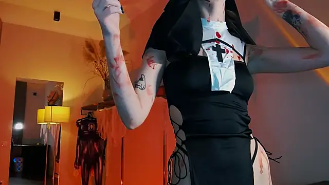 Snapshot of MariGven chatting on 10.31.25 MariGven online show from 10.31.25