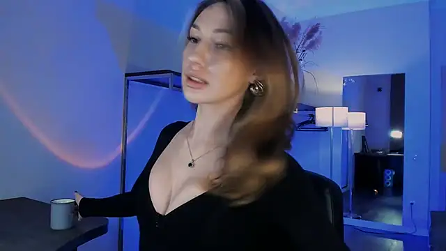 Snapshot of MariGven chatting on 11.28.25 MariGven online show from 11.28.25