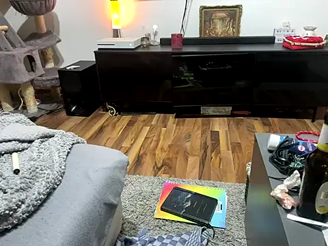 RedLayla online show from 10.07.25