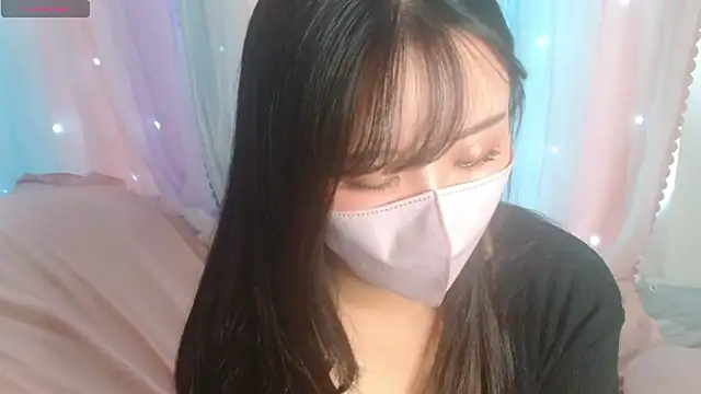 YUMI T online show from 11.02.25