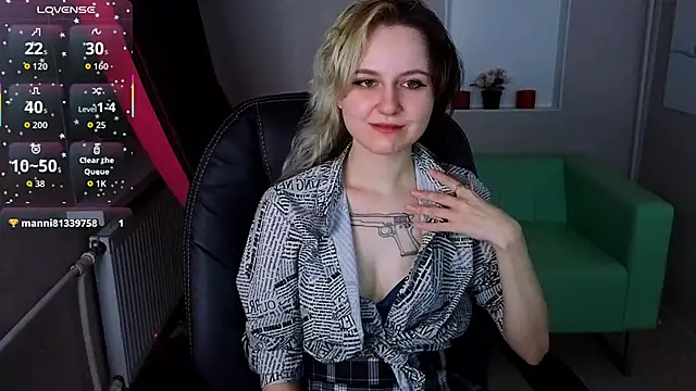 Snapshot of girl_next_doorr chatting on 10.25.25 girl next doorr online show from 10.25.25