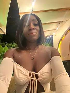 Snapshot of ZoeMorettii_ chatting on 11.08.25 ZoeMorettii online show from 11.08.25