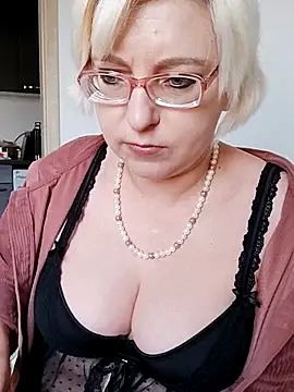 VikaKing online show from 10.31.25