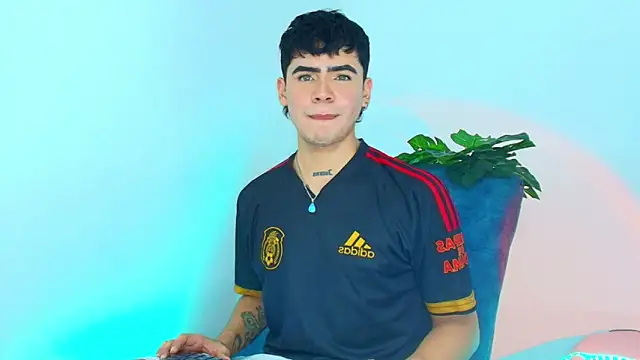 CamiiGuzmanX online show from 11.05.25